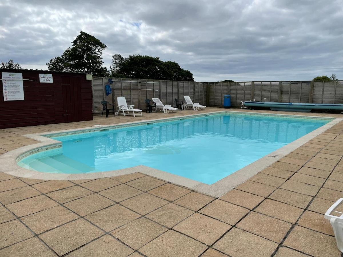 Luxury Caravan Cornwall Sleeps 4 Countryside View St Austell Kültér fotó