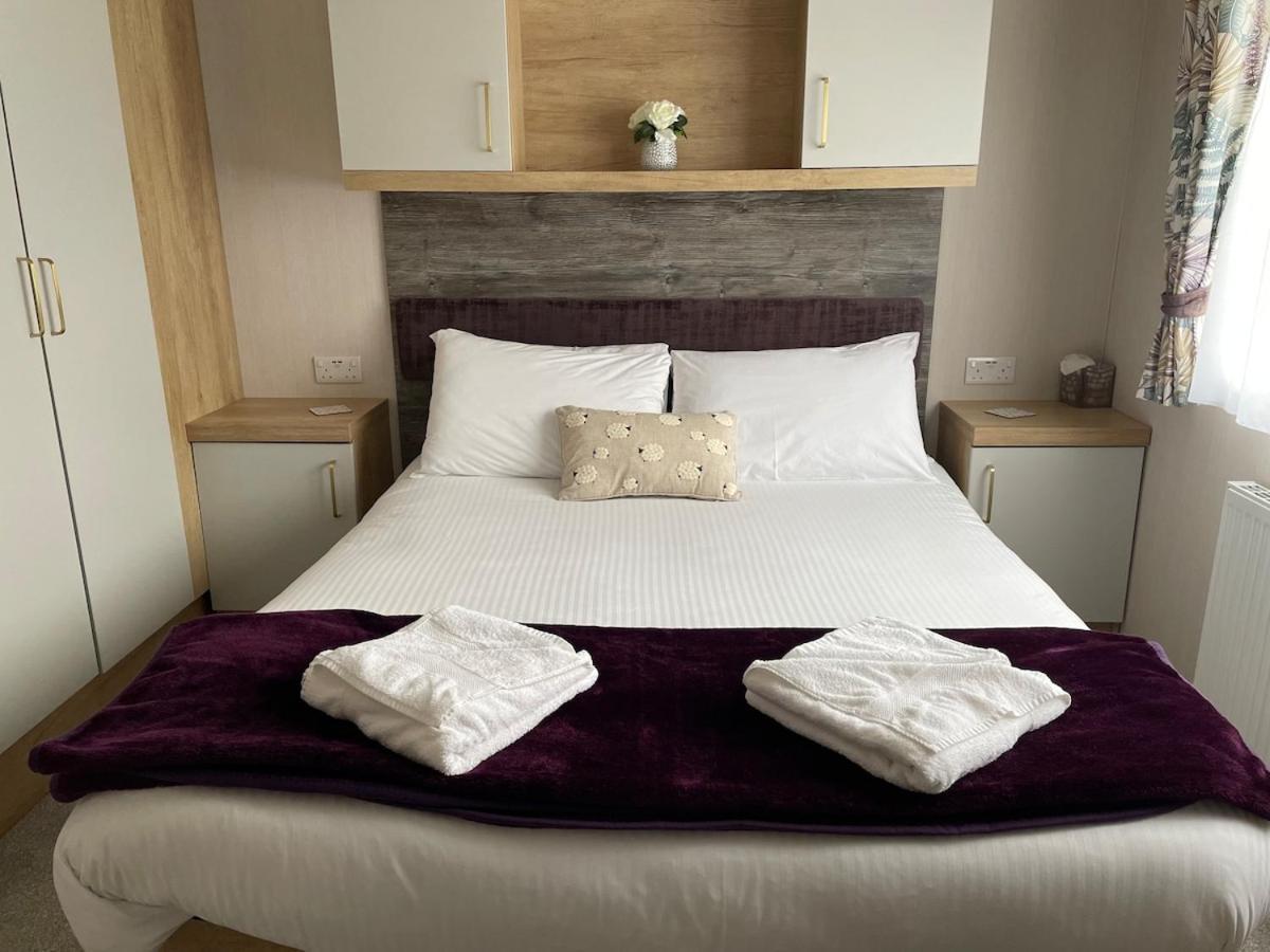 Luxury Caravan Cornwall Sleeps 4 Countryside View St Austell Kültér fotó