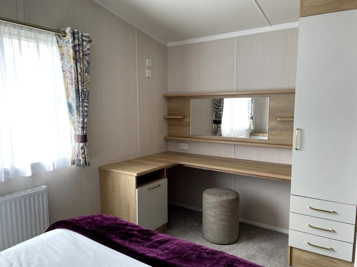 Luxury Caravan Cornwall Sleeps 4 Countryside View St Austell Kültér fotó