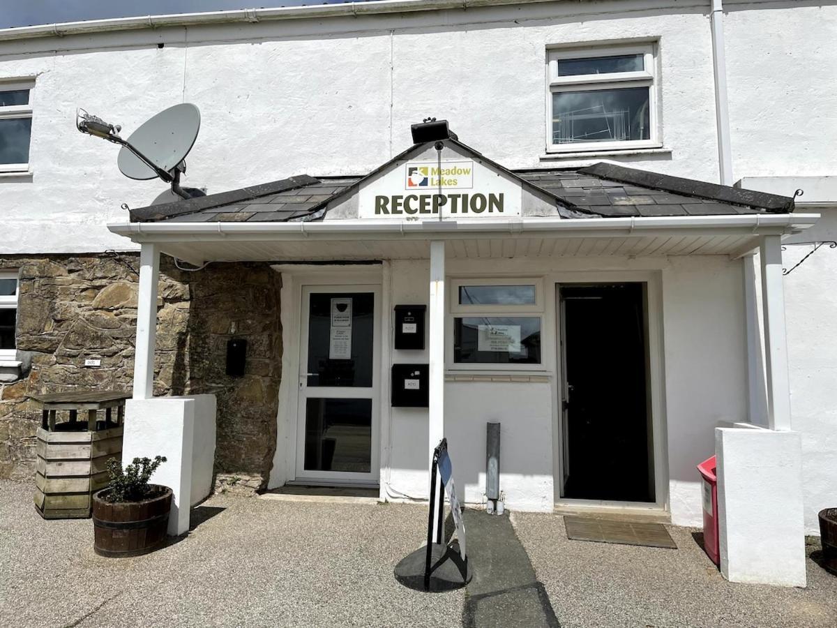 Luxury Caravan Cornwall Sleeps 4 Countryside View St Austell Kültér fotó