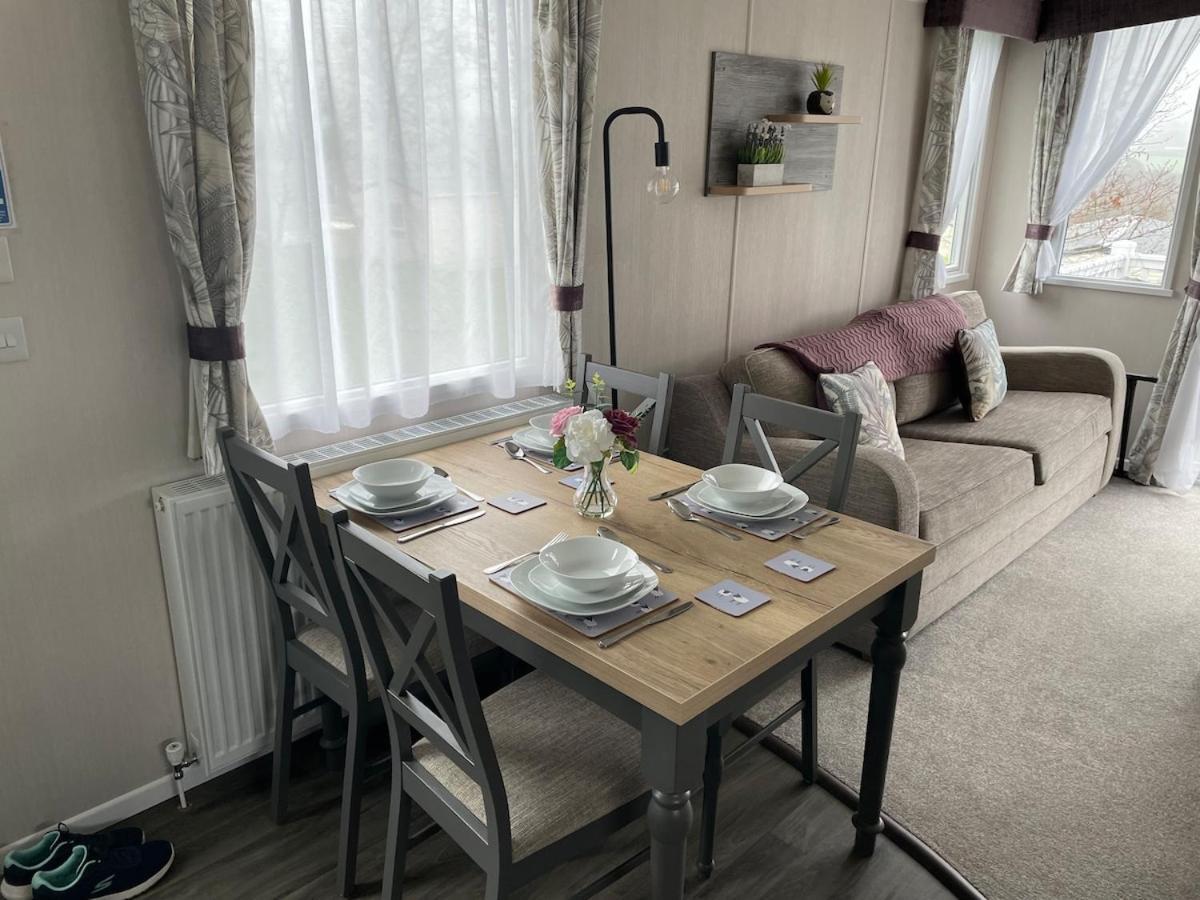 Luxury Caravan Cornwall Sleeps 4 Countryside View St Austell Kültér fotó