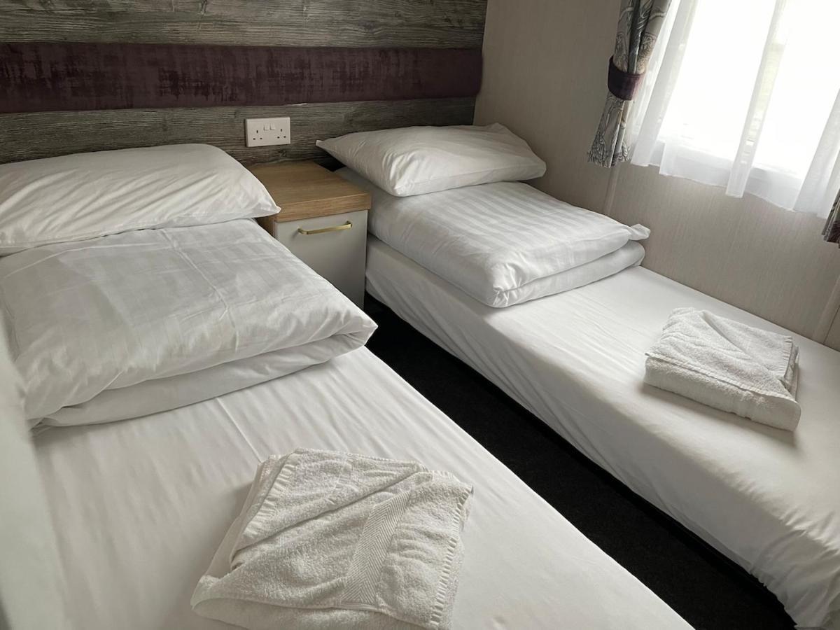 Luxury Caravan Cornwall Sleeps 4 Countryside View St Austell Kültér fotó