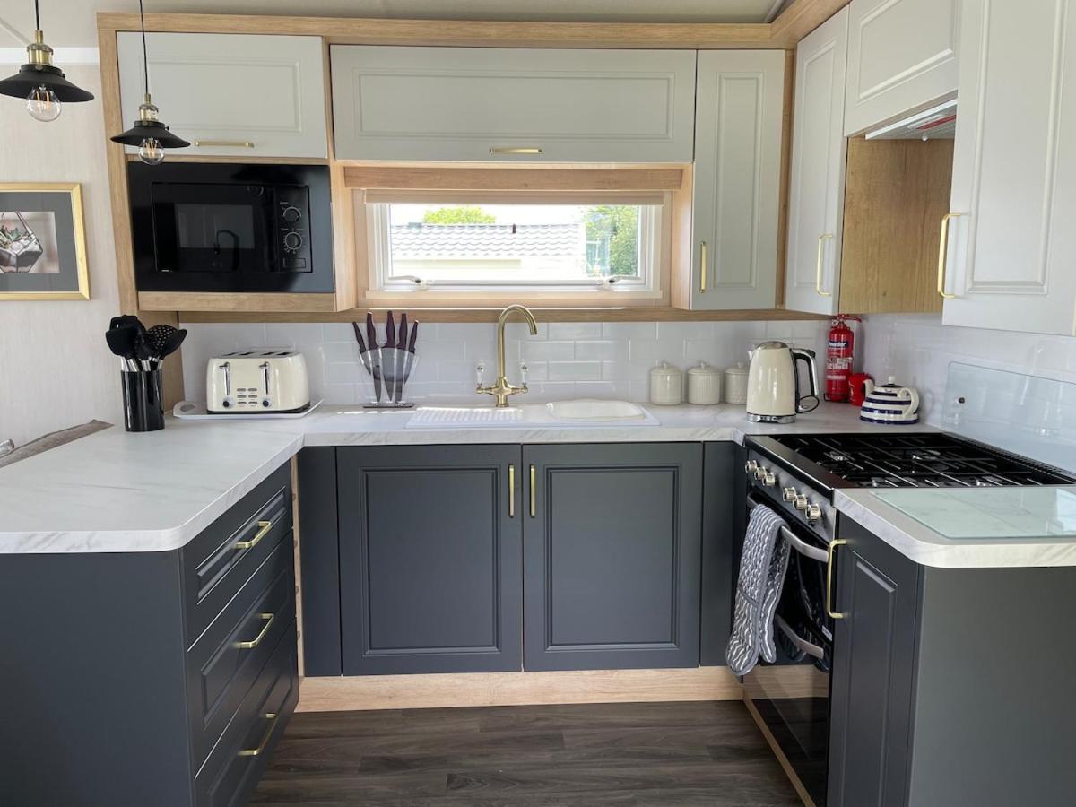 Luxury Caravan Cornwall Sleeps 4 Countryside View St Austell Kültér fotó