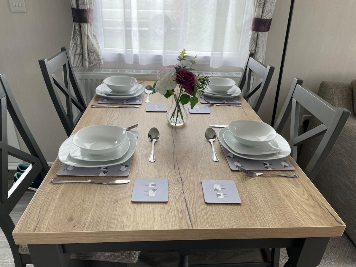 Luxury Caravan Cornwall Sleeps 4 Countryside View St Austell Kültér fotó