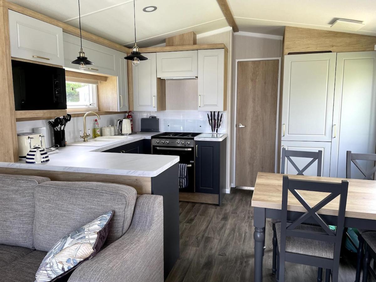 Luxury Caravan Cornwall Sleeps 4 Countryside View St Austell Kültér fotó