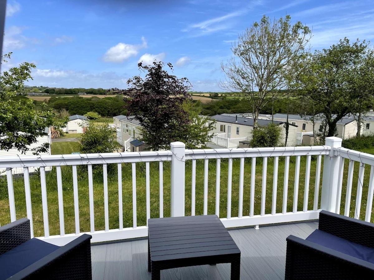 Luxury Caravan Cornwall Sleeps 4 Countryside View St Austell Kültér fotó