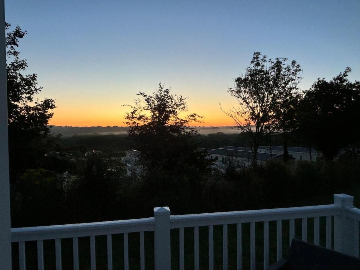 Luxury Caravan Cornwall Sleeps 4 Countryside View St Austell Kültér fotó