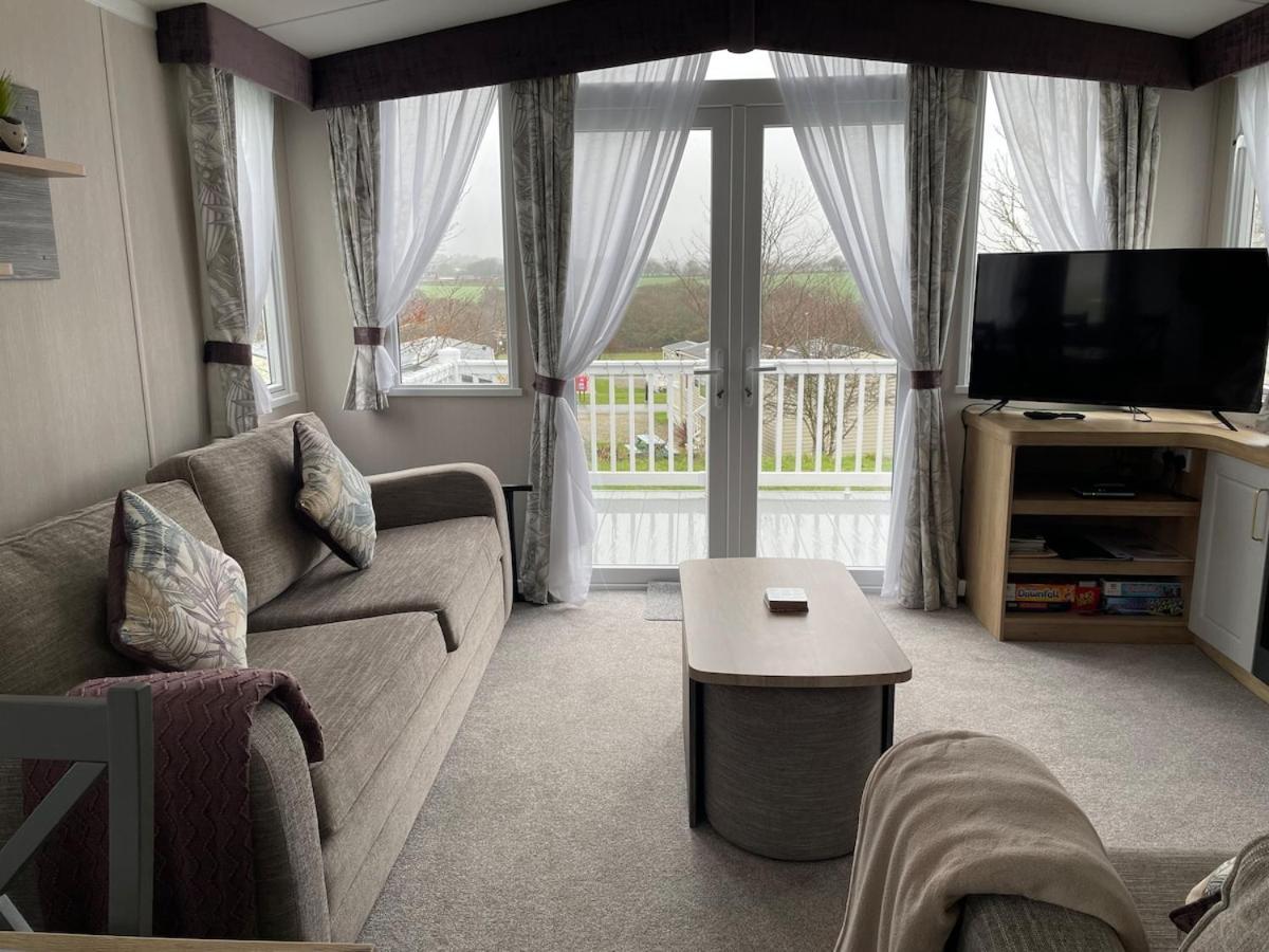Luxury Caravan Cornwall Sleeps 4 Countryside View St Austell Kültér fotó